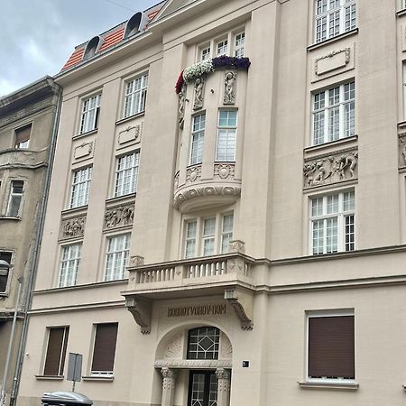 Studio Apartment Lubynski In Center Of Zagreb Exterior foto